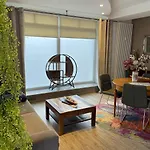 Lucy Apartment *